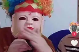 戴头套的郭老师咋这么快又复出？图片
