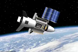 美军绝密X-37B飞机已在距地322千米太空飞行500天图片