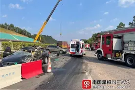 兰海高速一大货车连撞对面三辆车，交通中断！南宁交警为返程高峰避堵支招图片