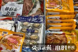 和点菜价格比比你会吃惊，假日里杭州批发市场的半成品菜脱销，客户都是餐饮企业图片