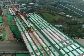 我要挂一面国旗丨济潍高速“老中青”三代建设者：干公路是实实在在的事业视频封面