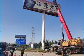南阳市圆满完成高速公路沿线隔离栅外广告设施清理工作 净化路域环境保障出行安全图片