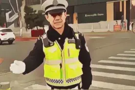 抬手竖掌请让行！北京交警拟推3组礼让斑马线沟通手势语图片