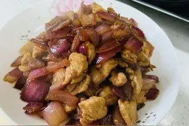 一颗洋葱爆炒鸡胸肉超美味没吃过太可惜了图片