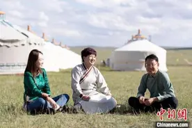草原少女乌音嘎和妈妈的互联时代牧场梦图片