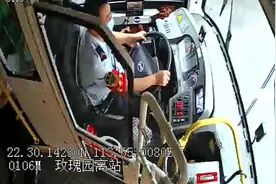 深圳一公交车秒变“救护车”，司机乘客协力17分钟挽救生命图片