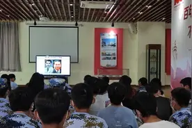 校史馆变身党史课课室，这所学校的新生这样学党史图片