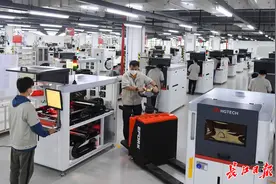 产品源源不断发往国内外，华工科技冲刺“全年精彩”图片