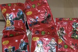 学校周边盲盒大卖，里面玩具不堪入目！店家：我不知道啊图片