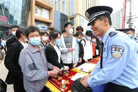 现金、车辆、金银首饰 安丘公安集中发还涉案财物图片