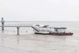 海报直击丨航拍山东沿黄9市最新汛情 东平湖首次向南四湖分洪视频封面