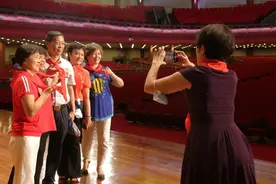 红色经典回忆杀！时隔56年，《东方红》演员广州再聚首图片