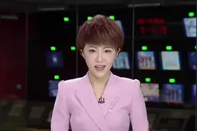 上海：游客手机掉入水池  水獭“油条”火速打捞视频封面