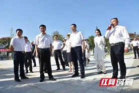 代表故事︱首吃螃蟹吃出“蝴蝶效应”村里走了苍蝇来了蜜蜂图片