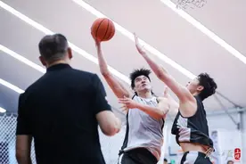 上海久事篮球俱乐部出征新赛季图片