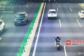8天28起！南宁多条快速路车流中，摩托车频繁上演“钻车缝”惊险之举图片