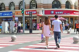 你尝遍爱情的苦，他赚尽爱情的钱：“情感咨询”套路深几许图片