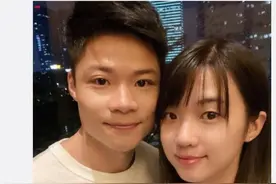 苏炳添庆祝结婚五周年 穿情侣装贴脸合照图片