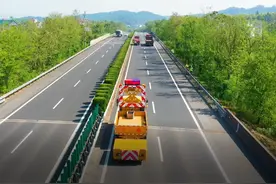 ​开启全省先河！高速公路预警防撞缓冲车正式投入使用图片