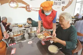 “长者食堂”暖融融图片