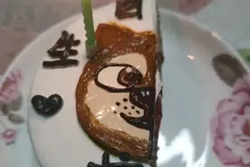 “外卖骑手送生日订单反被送生日蛋糕”上热搜，网友自爆被饿了么“白嫖”创意图片
