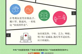 一男子潜水时意外发现900年前宝剑图片