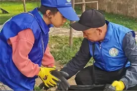 守护母亲河 净滩志愿在行动图片