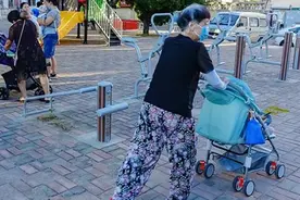 “老漂族”生活现状调查：那些为照顾孩子背井离乡的老人们图片