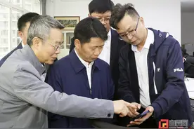 王忠臣一行到自贡日报社调研指导媒体融合发展图片