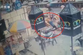 印度街头恐怖一幕，多人直挺挺倒地……图片