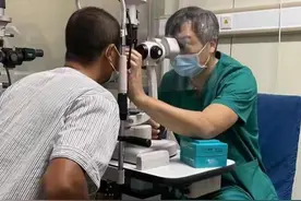 疼！男子用电钻干活，眼睛突然睁不开了！医生用磁铁吸出一厘米长铁块图片