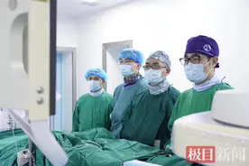 男子突然开始咯血，原来是胸内藏了个主动脉瘤图片