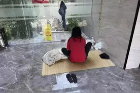 年轻女子失业流浪多年 警民援手助其回家图片