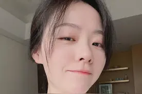 张靓颖晒素颜怼脸自拍 皮肤吹弹可破状态佳图片