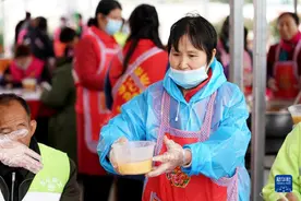 抗洪“阿姨团”的“暖心菜”图片