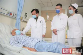 丢开尿袋子、装上心脏起搏器，90岁老战士连闯两道难关图片