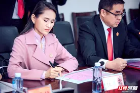 代表为民办实事⑥︱杜美霜：送戏下乡图片