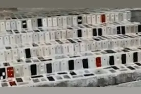 青岛一手机店用数百台手机搭台阶，店主：觉得好看视频封面