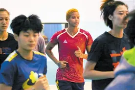 津女排外援亮相津门当天便投入训练 巴尔加斯为夺冠而来图片