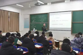 锻造不穿军装的“战士”！图片