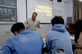 英语老师跳舞带动气氛，学生：课堂效率很高视频封面
