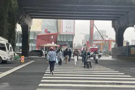 “过街要小跑”的红绿灯，已延长至47秒！交管部门：经过五次测试最终调整图片