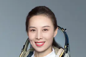 王亚平同志简历图片