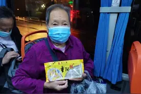 杭州16路公交车有爱了，这份重阳礼物请收好图片