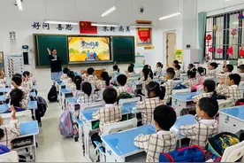 给长辈捶背、揉肩、洗脚……重阳节，南宁市月湾路小学的同学这样做图片
