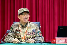 老山战斗英雄“铁血营长”讲党课：党旗为什么这么红？图片