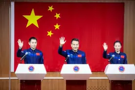 “太空出差”三人组亮相！中国人将第一次在太空过春节图片
