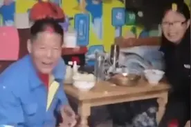 女子重阳节出差顺道回家看望父母，爸爸惊喜道“我女儿来了”视频封面