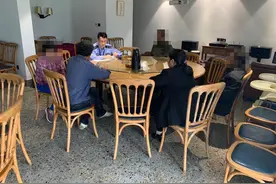 因为一条水渠，做了十多年邻居的两位老人结怨，民警“巧嘴”化解图片