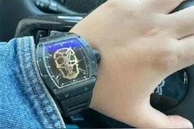 请网红夫妻晚晚林瀚代言引发不满 王思聪留言不买了：劳斯莱斯中国致歉图片
